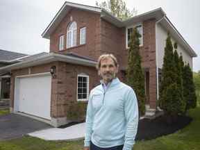 L'agent immobilier Luca Andolfatto pose pour un portrait à Kingston, en Ontario, le samedi 21 mai 2022.