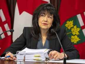 Bonnie Lysyk, vérificatrice générale de l'Ontario, répond aux questions lors de sa conférence de presse sur le rapport annuel à l'Assemblée législative de l'Ontario à Toronto le lundi 7 décembre 2020.