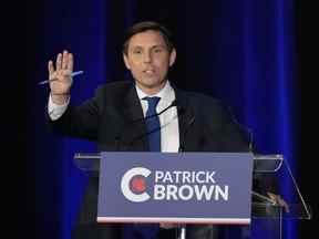 L'espoir à la direction conservatrice Patrick Brown participe au débat à la direction du Parti conservateur du Canada en français à Laval, au Québec, le mercredi 25 mai 2022.