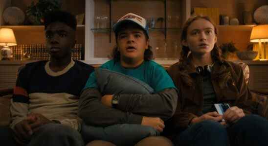 STRANGER THINGS. (L to R) Caleb McLaughlin as Lucas Sinclair, Gaten Matarazzo as Dustin Henderson and Sadie Sink as Max Mayfield in STRANGER THINGS. Cr. Courtesy of Netflix © 2022