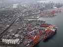 Une vue aérienne du port de Vancouver.  Un nouveau rapport de la Banque mondiale classe Vancouver au 368e rang sur 370 ports dans le monde.
