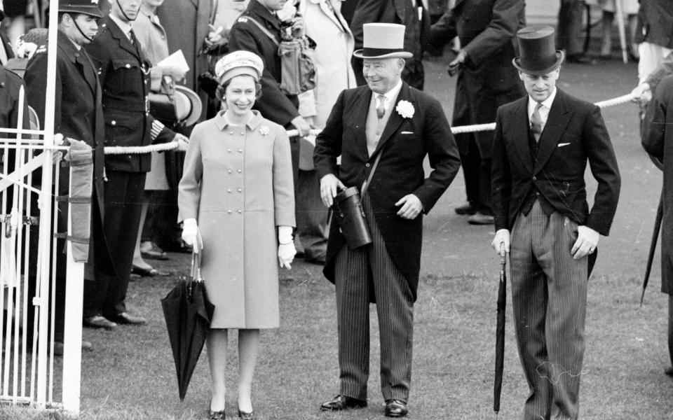 La reine assiste au derby d'Epsom avec le prince Philip en 1966 - Ken Mason 