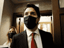 Le premier ministre Justin Trudeau s'adresse aux journalistes avant la période des questions le 24 novembre 2021.