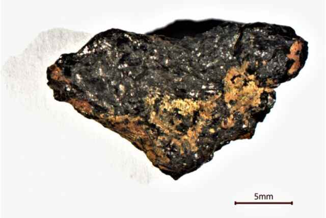 Un échantillon de 3 grammes de la pierre Hypatie.