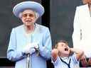 Le prince Louis réagit aux côtés de son arrière-grand-mère, la reine Elizabeth, sur le balcon du palais de Buckingham, alors que des avions de chasse effectuent un survol lors des célébrations du jubilé de platine à Londres le 2 juin 2022.