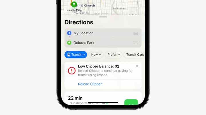 Nouvelles informations sur les transports en commun dans l'application Apple Maps sur un iPhone.