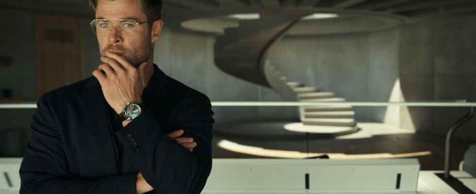 Examen de Spiderhead: Chris Hemsworth fait son mal dans la sombre science-fiction de Netflix