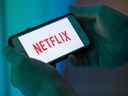 Le projet de loi sur la diffusion en continu vise à forcer des services comme Netflix à mettre en valeur le contenu canadien et à contribuer au Fonds des médias du Canada.