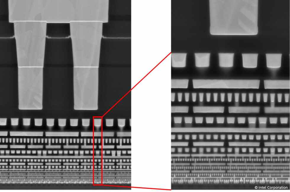 Une coupe transversale d'une puce réalisée à l'aide du processus Intel 4.  Intel affirme que les couches inférieures sont fabriquées à l'aide de la lithographie EUV, une technologie que TSMC et Samsung utilisent déjà.