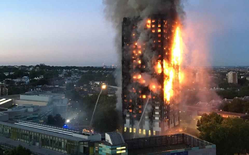 Les flammes ont englouti la tour Grenfell le 14 juin 2017 - NATALIE OXFORD/AFP