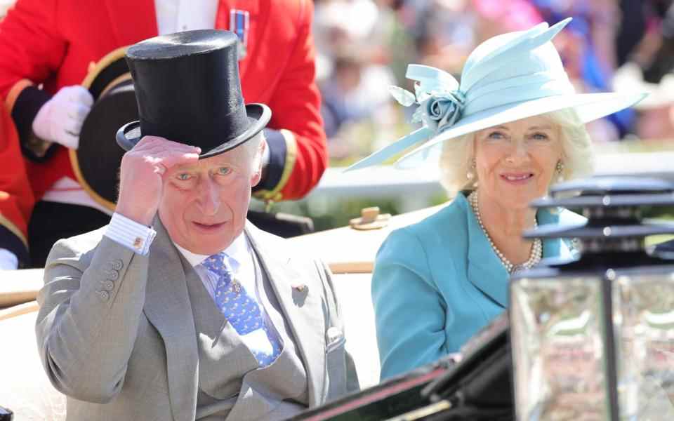 Le prince de Galles et la duchesse de Cornouailles lors de la traditionnelle procession en calèche le premier jour de Royal Ascot - Chris Jackson