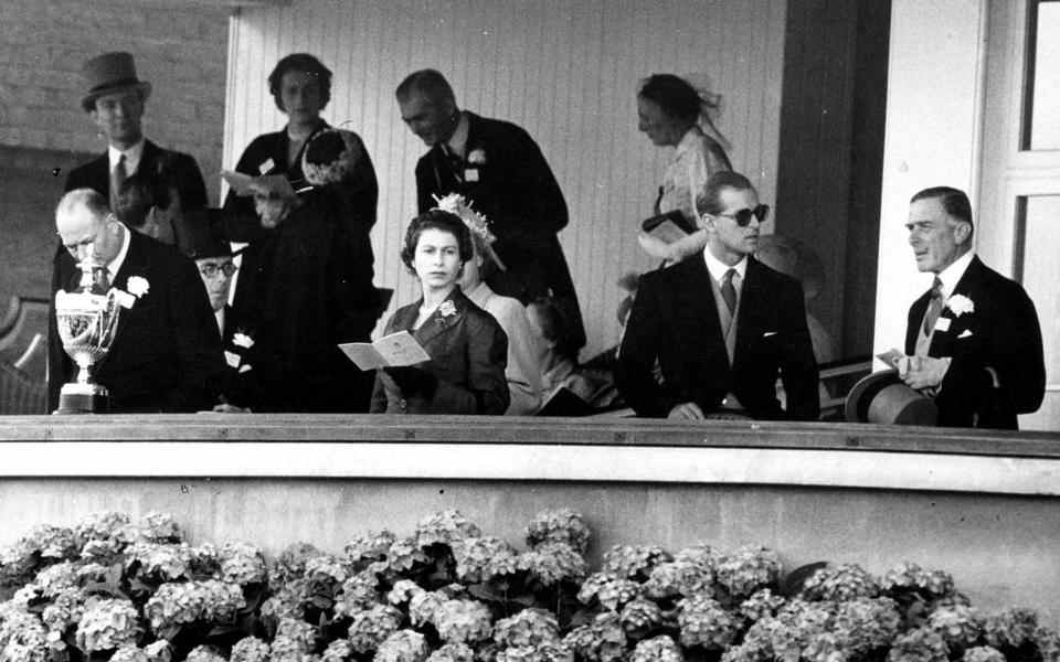 La reine et le prince Philip au Royal Ascot en 1953 - Shutterstock