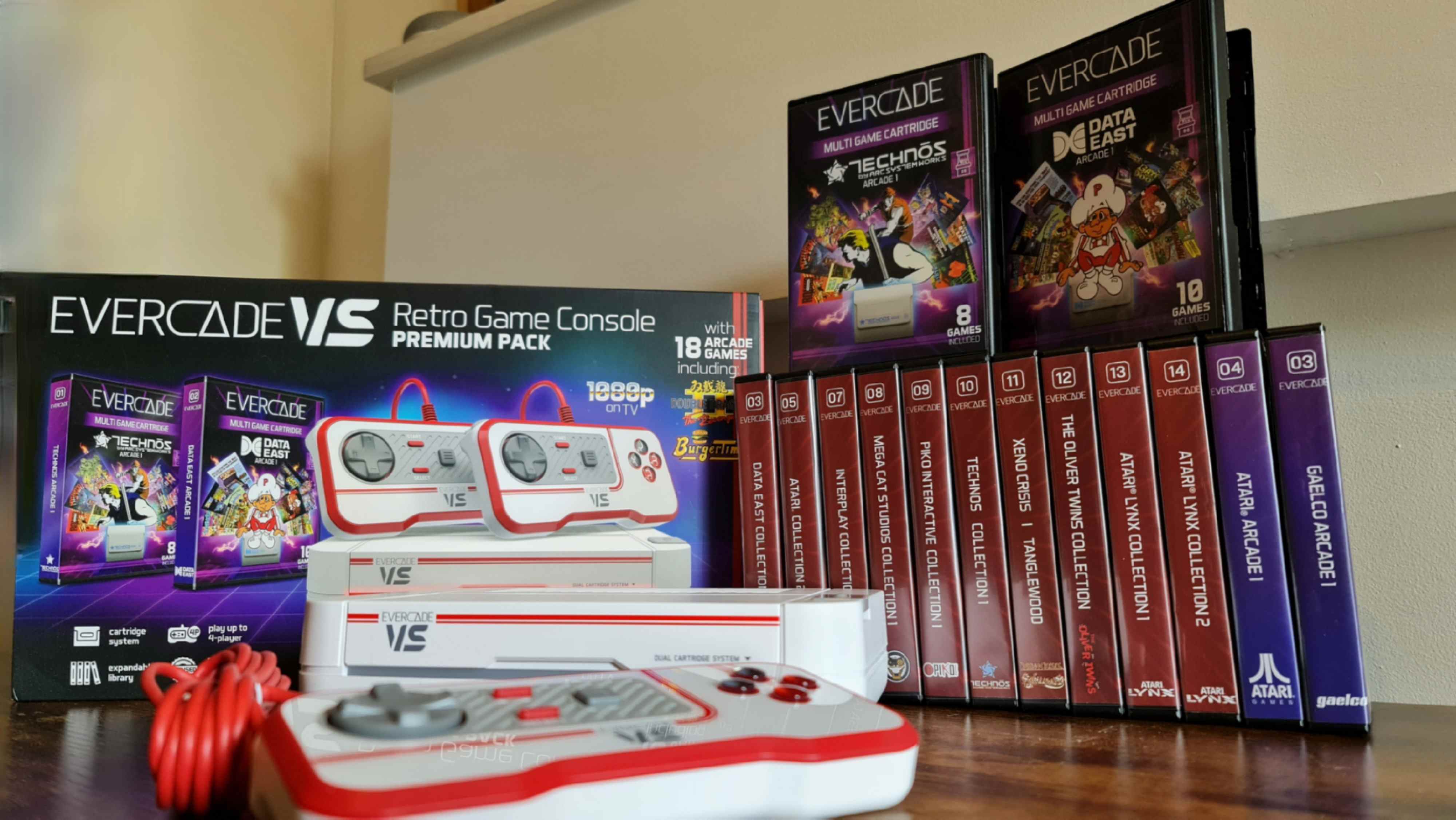 Jeux console, boîte, manette et cartouche Evercade VS
