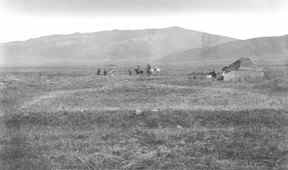 Cette image publiée le 14 juin 2022 montre les fouilles du site de KaraDjigach, dans la vallée de Chu, au pied des montagnes du Tian Shan au Kirghizistan, en août 1886.