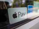 Avec Apple Pay Later, les utilisateurs d'iPhone et de Mac aux États-Unis peuvent payer leurs achats en quatre versements sur six semaines sans frais d'intérêts ni autres frais. 