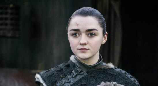 La star de Game of Thrones, Maisie Williams, admet qu'elle pensait qu'"Arya était queer" avant la scène de sexe