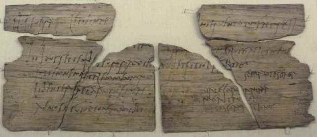 Tablette de Vindolanda 291, vers 100 CE : Une invitation de Claudia Severa à Sulpicia Lepidina, l'invitant à une fête d'anniversaire.