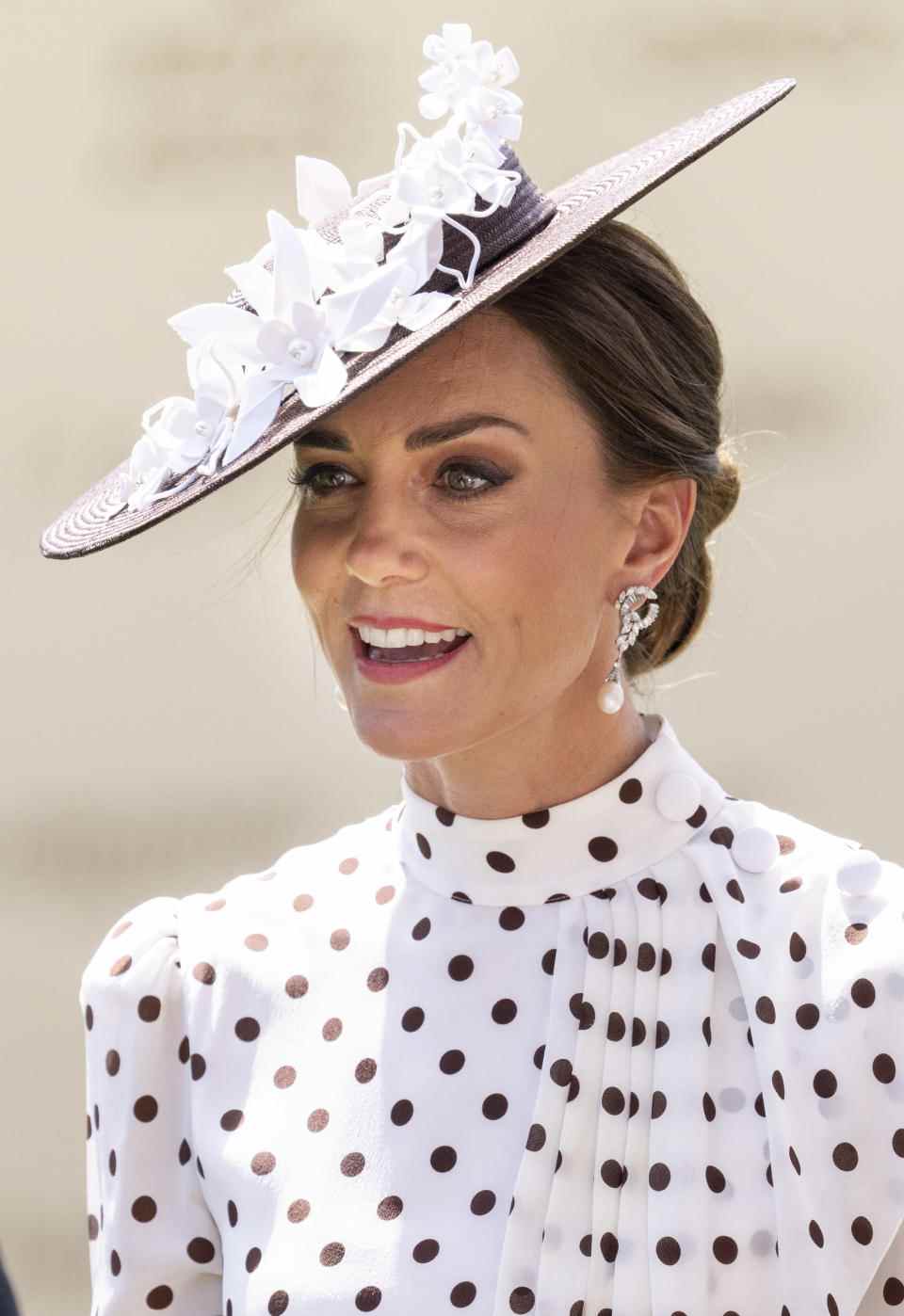 La duchesse de Cambridge a également honoré sa défunte belle-mère avec son choix de boucles d'oreilles.  (Getty Images)