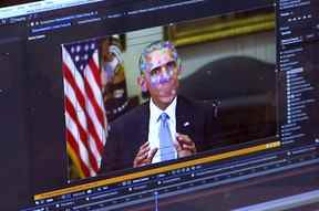Cette image réalisée à partir d'une vidéo d'une fausse vidéo mettant en vedette l'ancien président Barack Obama montre des éléments de cartographie faciale utilisés dans les nouvelles technologies qui permettent à n'importe qui de faire des vidéos de vraies personnes semblant dire des choses qu'elles n'ont jamais dites.