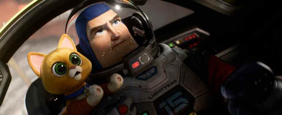 La partie la plus délicate de transformer Buzz Lightyear le jouet en Buzz Lightyear le héros de science-fiction