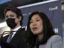 La ministre du Développement économique Mary Ng et le premier ministre Justin Trudeau lors d'une conférence de presse à Ottawa.