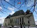 Le plus haut tribunal du Canada a décidé que les peines d'admissibilité à la libération conditionnelle pour les meurtres de masse seraient plafonnées à 25 ans. 