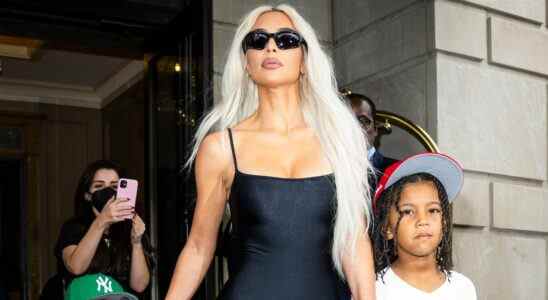 Les fils de Kim Kardashian ont apporté le chaos à sa tournée de presse Skkn