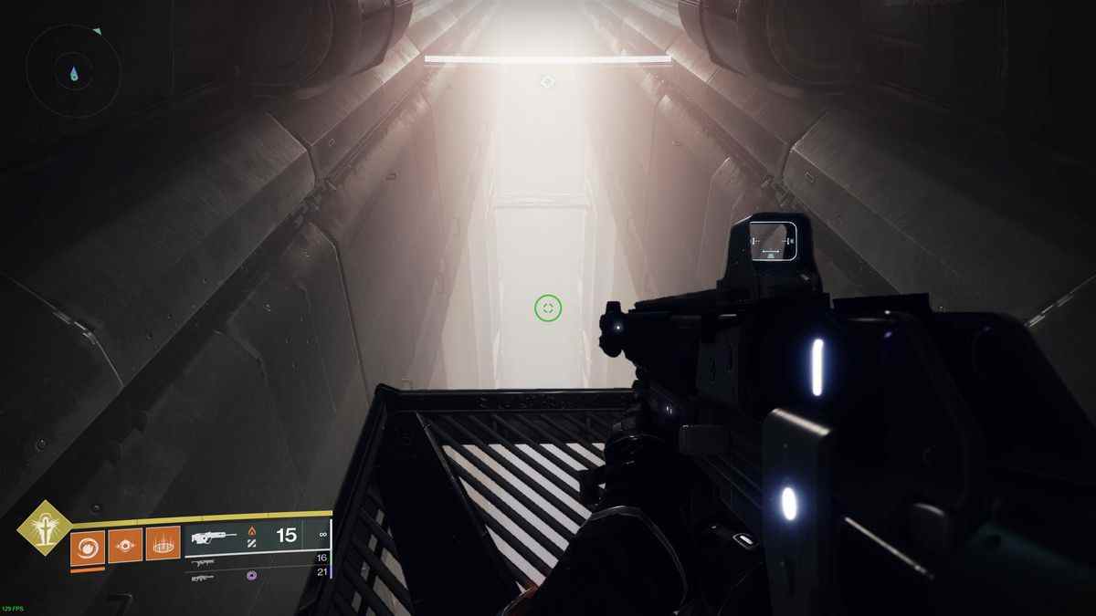 Un gardien regarde une fosse profonde dans le donjon Duality de Destiny 2