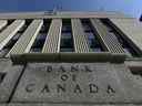 L'édifice de la Banque du Canada est vu sur la rue Wellington à Ottawa, le mardi 31 mai 2022. La Banque du Canada décrira ce qu'elle considère comme les principales vulnérabilités et risques pour le système financier canadien plus tard ce matin.