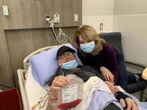 Don Goss et sa femme Laurie Goss à l'hôpital pour leur anniversaire de mariage.  Photo fournie