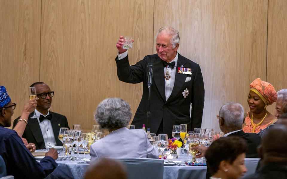 Le prince Charles s'adresse aux invités du dîner des chefs de gouvernement du Commonwealth - REUTERS/Jean Bizimana
