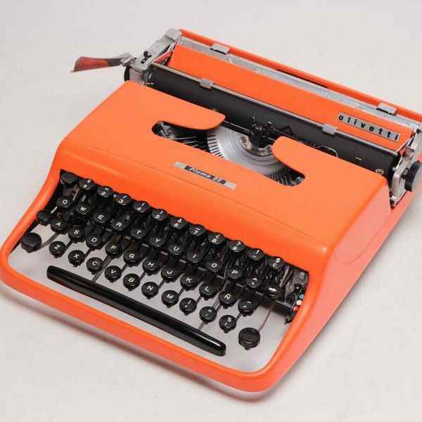 Machine à écrire El Granero Olivetti Pluma