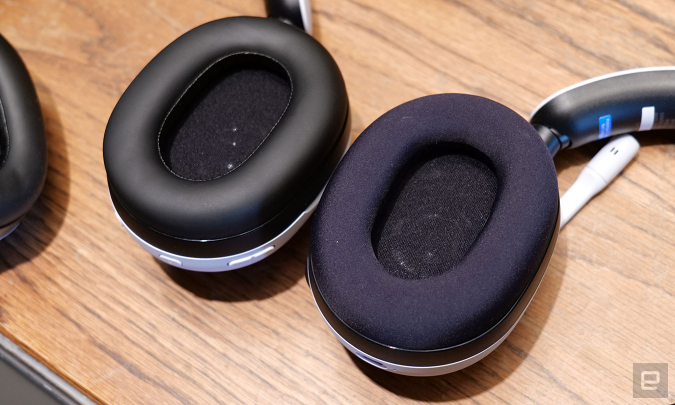 Contrairement aux oreillettes en tissu que vous obtenez sur les casques H3 et H7, le produit phare H9 est doté d'oreillettes en cuir souples, tout comme vous obtenez sur les écouteurs WH-1000XM5 de Sony. 