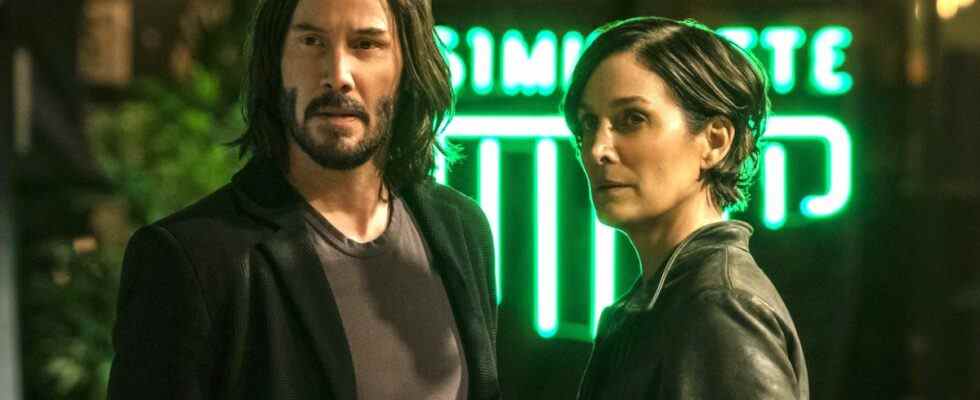 Carrie-Anne Moss se souvient d'avoir rencontré Keanu Reeves, co-vedette de Matrix, pour la première fois dans un post touchant