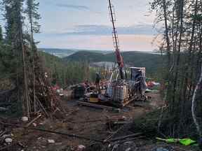 De faux comptes ont critiqué une nouvelle mine en Saskatchewan de la société canadienne Appia Rare Earths & Uranium Corp., qui a été annoncée ce mois-ci, selon le rapport.