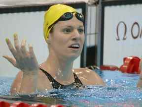 L'Australienne Emily Seebohm réagit après avoir participé au 100 mètres dos féminin au centre aquatique du parc olympique lors des Jeux olympiques d'été de 2012 à Londres, le dimanche 29 juillet 2012.
