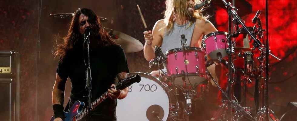 Les Foo Fighters annoncent la première liste d'invités superstars pour les concerts hommage à Taylor Hawkins