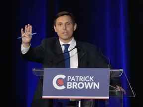 L'espoir à la direction conservatrice Patrick Brown participe au débat à la direction du Parti conservateur du Canada en français à Laval, au Québec, le 25 mai 2022.