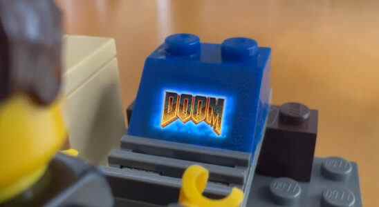 Modder crée un moniteur de jeu en briques Lego, joue Doom dessus