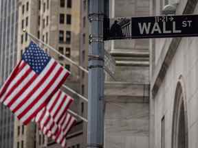 Le signe de Wall Street à l'extérieur de la Bourse de New York.