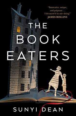 La couverture de Book Eaters, une mère et son enfant découpés dans les pages d'un livre devant une maison