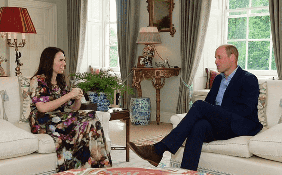 La première ministre néo-zélandaise Jacinda Ardern a été photographiée en conversation avec le duc de Cambridge.  (Getty Images)
