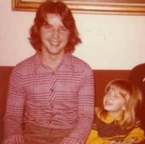 Une photo non datée de George Norman Heys avec sa nièce Kimberly.