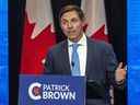 Le candidat à la chefferie du Parti conservateur Patrick Brown participe au débat à la direction du Parti conservateur du Canada en anglais à Edmonton, le 11 mai 2022.
