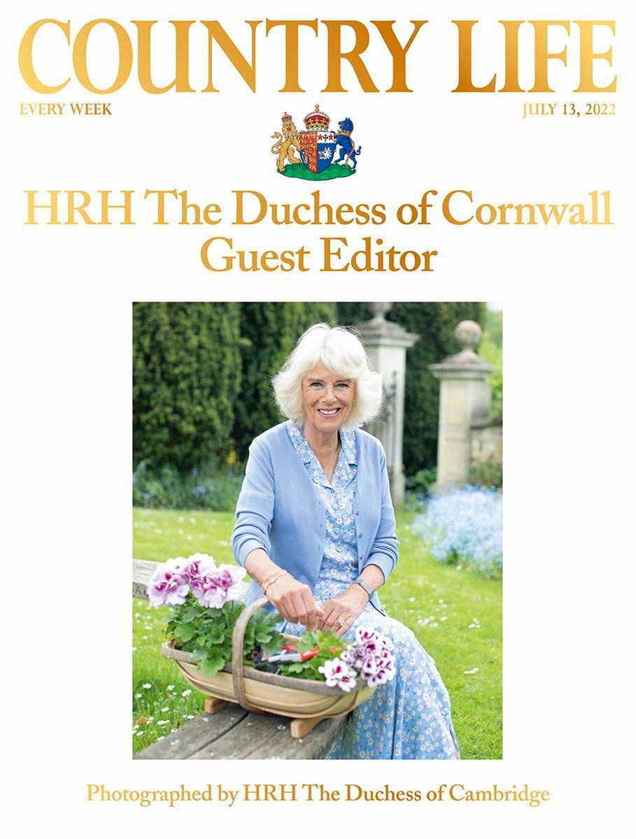 La couverture de Country Life mettant en vedette la duchesse de Cornouailles sur une photo prise par la duchesse de Cambridge – PA