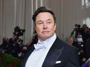 Elon Musk arrive pour le Met Gala 2022 au Metropolitan Museum of Art de New York.  2 mai 2022.