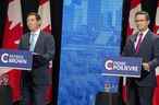 Les candidats à la direction Patrick Brown, à gauche, et Pierre Poilievre, participent au débat à la direction du Parti conservateur du Canada en anglais le mercredi 11 mai 2022 à Edmonton.  
