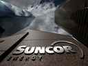 Le logo de Suncor Energy au siège social de l'entreprise à Calgary.