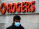 Les clients de Rogers Communications Inc à travers l'Ontario signalaient des pannes vendredi matin.