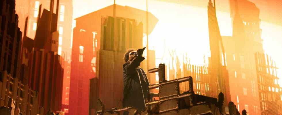 The Weeknd éblouit Philadelphie avec l'ouverture de la tournée High-Tech « After Hours Til Dawn » : la revue de concert la plus populaire doit être lue